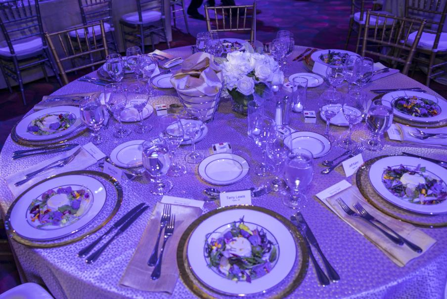 Place setting banquet round table purple tones