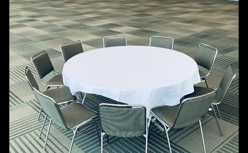 72" round table with linen & 10 chairs - Moscone West